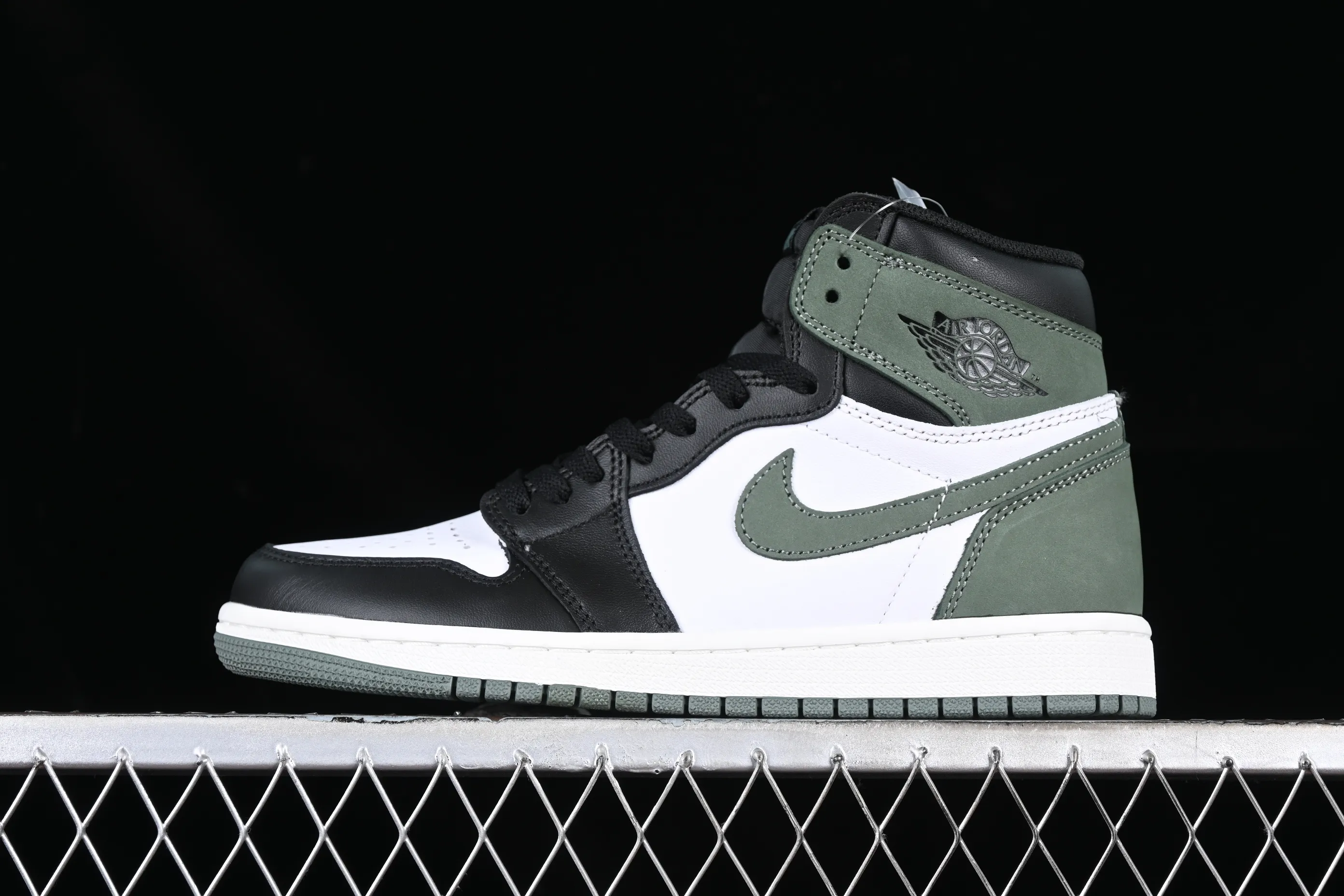 All categories Air Jordan Jordan series basketball shoes Air Jordan 1 High Air Jordan 1 Retro High "Clay Green" AJ1 Joe 1 six-time champion high-top basketball shoes 555088-135